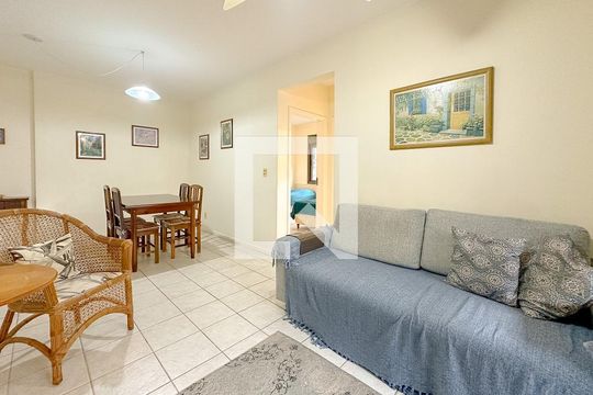 Sala de TV de apartamento para alugar com 2 quartos, 100m² em Jurerê, Florianópolis