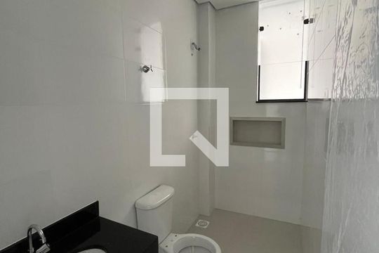 Banheiro 1 de casa à venda com 3 quartos, 110m² em Nacional, Contagem