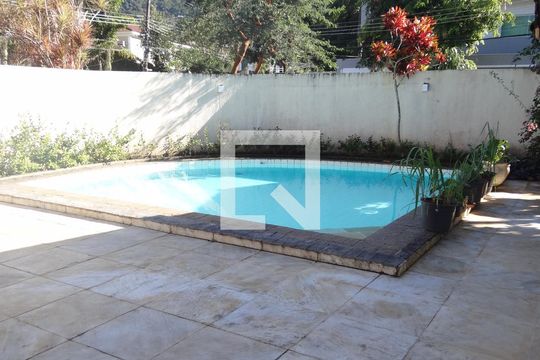 Piscina  de casa à venda com 5 quartos, 550m² em Itanhangá, Rio de Janeiro