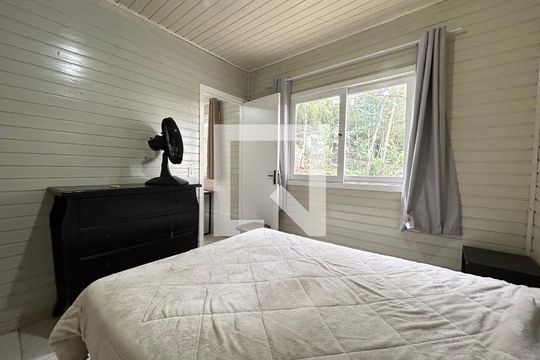 Quarto 1 de apartamento para alugar com 2 quartos, 40m² em Alto Ribeirão Leste, Florianópolis