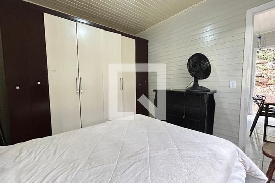 Quarto 1 de apartamento para alugar com 2 quartos, 40m² em Alto Ribeirão Leste, Florianópolis