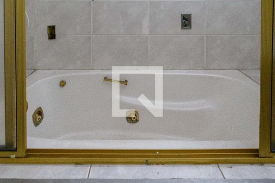 Banheiro do Quarto 1 suíte de casa para alugar com 3 quartos, 300m² em Gopouva, Guarulhos