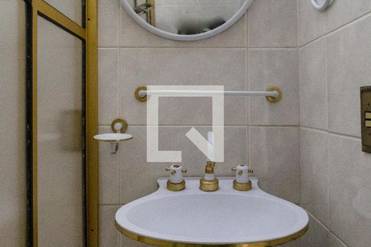 Banheiro do Quarto 1 suíte de casa para alugar com 3 quartos, 300m² em Gopouva, Guarulhos