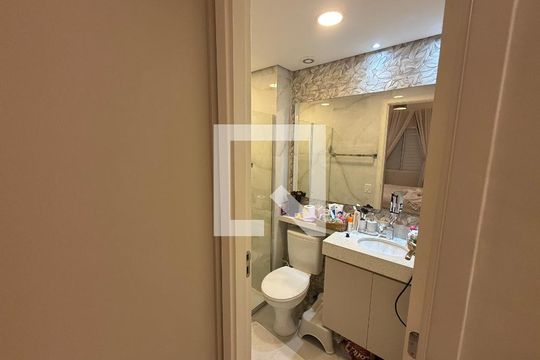 Banheiro de apartamento para alugar com 2 quartos, 55m² em Vila Santa Maria, Poá