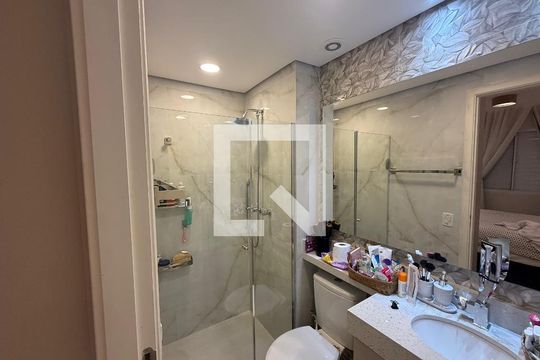 Banheiro de apartamento para alugar com 2 quartos, 55m² em Vila Santa Maria, Poá