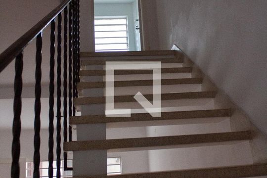 Escadas de casa para alugar com 3 quartos, 185m² em Cidade Monções, São Paulo