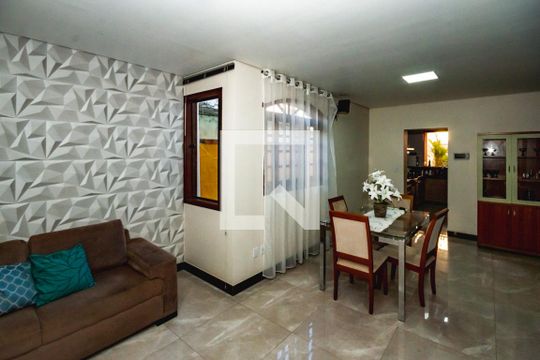 Sala de casa à venda com 7 quartos, 360m² em Dom Silverio, Belo Horizonte