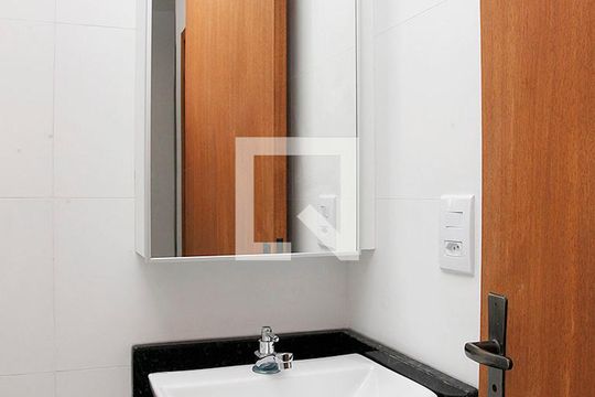Banheiro de apartamento para alugar com 1 quarto, 36m² em Petrópolis, Porto Alegre