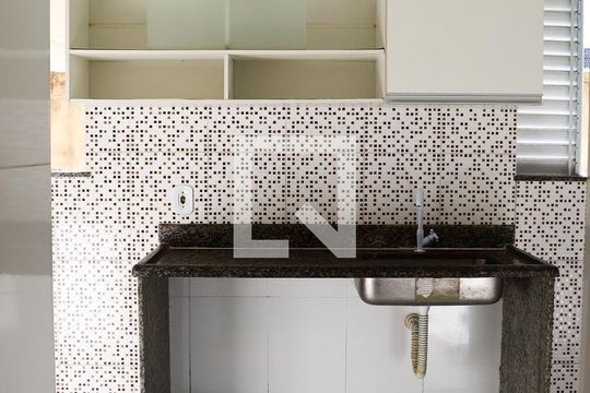 Cozinha de apartamento para alugar com 2 quartos, 55m² em Terra Firme, Rio das Ostras