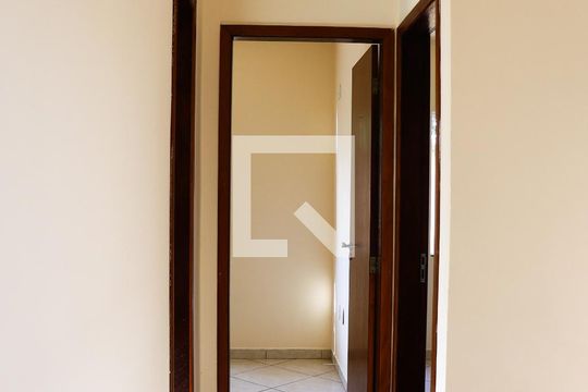 Corredor de apartamento para alugar com 2 quartos, 55m² em Terra Firme, Rio das Ostras