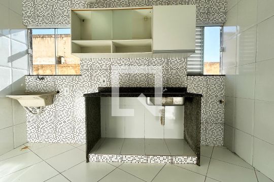 Cozinha de apartamento para alugar com 2 quartos, 55m² em Terra Firme, Rio das Ostras