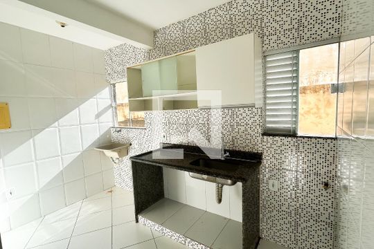 Cozinha de apartamento para alugar com 2 quartos, 55m² em Terra Firme, Rio das Ostras