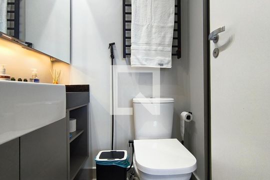 Banheiro de kitnet/studio à venda com 1 quarto, 30m² em Vila Mariana, São Paulo