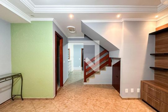 Sala de casa de condomínio para alugar com 3 quartos, 77m² em Jardim das Quatro Marias, São Bernardo do Campo