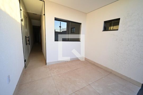 Casa para alugar com 2 quartos, 114m² em Loteamento Alphaville Residencial, Goiânia