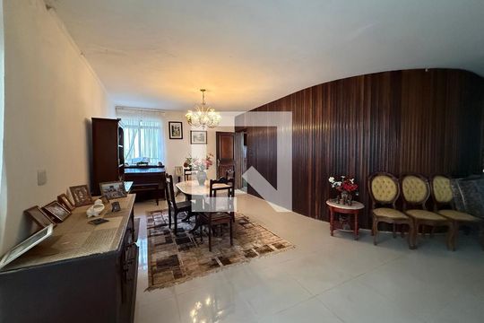 Casa para alugar com 5 quartos, 420m² em Pacaembu, São Paulo