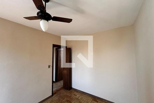 Quarto de apartamento à venda com 4 quartos, 75m² em Petrópolis, Porto Alegre