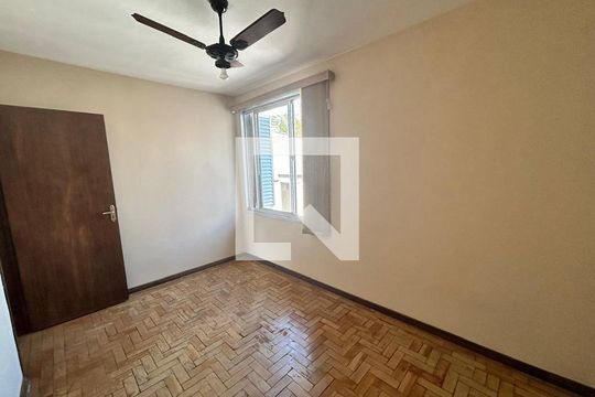 Quarto de apartamento à venda com 4 quartos, 75m² em Petrópolis, Porto Alegre