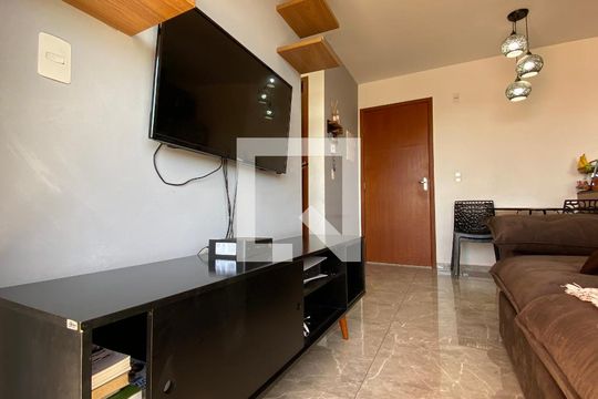 Sala de apartamento à venda com 2 quartos, 45m² em Helena Maria, Osasco