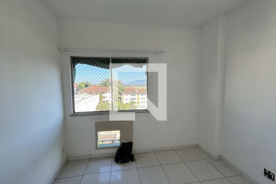 Quarto 1 de apartamento para alugar com 2 quartos, 54m² em Vila Valqueire, Rio de Janeiro