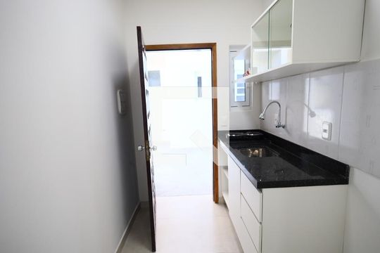 Cozinha de kitnet/studio para alugar com 1 quarto, 15m² em Cidade São Francisco, São Paulo