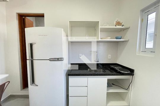 Studio Sala/Cozinha de kitnet/studio para alugar com 1 quarto, 24m² em Cidade São Francisco, São Paulo