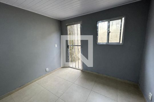 Sala/Quarto de kitnet/studio para alugar com 1 quarto, 40m² em Bento Ribeiro, Rio de Janeiro