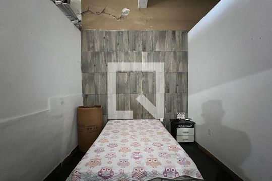Casa para alugar com 7 quartos, 300m² em Nacional, Contagem