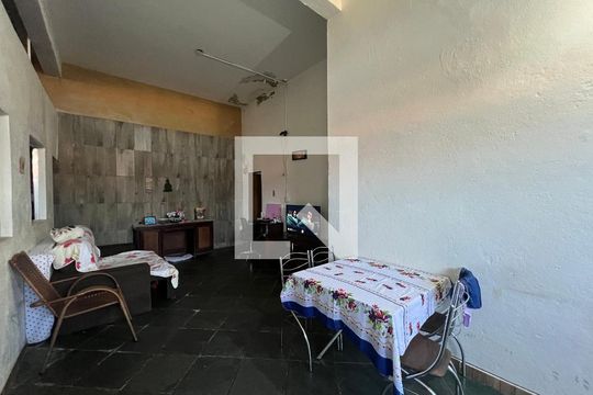 Casa para alugar com 7 quartos, 300m² em Nacional, Contagem