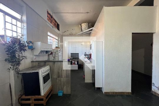 Casa para alugar com 7 quartos, 300m² em Nacional, Contagem