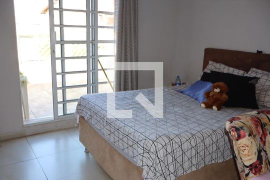 Quarto 1 de casa para alugar com 4 quartos, 200m² em Sapopemba, São Paulo
