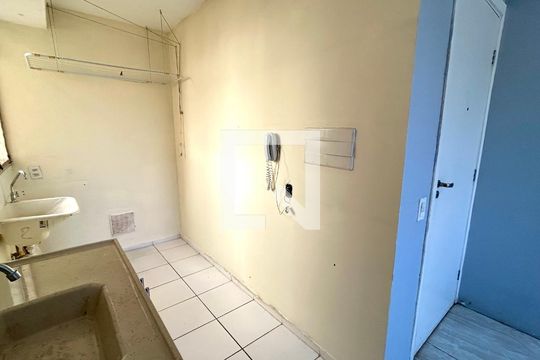 Cozinha/Área de serviço de apartamento para alugar com 2 quartos, 42m² em Vila Nova Bonsucesso, Guarulhos