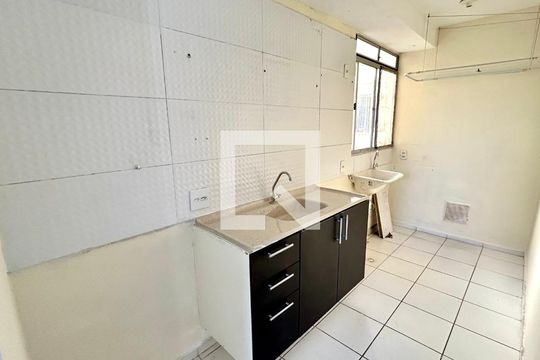 Cozinha/Área de serviço de apartamento para alugar com 2 quartos, 42m² em Vila Nova Bonsucesso, Guarulhos