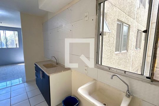 Cozinha/Área de serviço de apartamento para alugar com 2 quartos, 42m² em Vila Nova Bonsucesso, Guarulhos