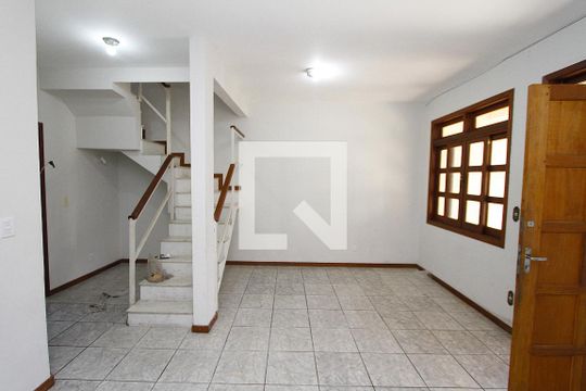 Sala de casa para alugar com 3 quartos, 120m² em Alto Caiçaras, Belo Horizonte