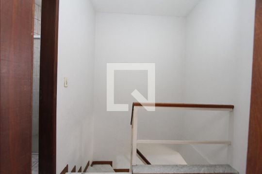 Escada de casa para alugar com 3 quartos, 120m² em Alto Caiçaras, Belo Horizonte