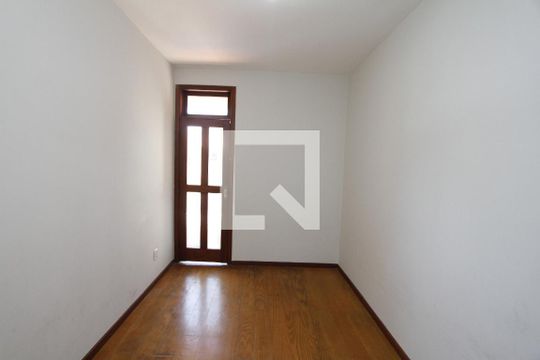 Quarto 2 de casa para alugar com 3 quartos, 120m² em Alto Caiçaras, Belo Horizonte