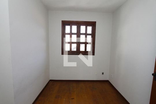 Quarto 1 de casa para alugar com 3 quartos, 120m² em Alto Caiçaras, Belo Horizonte