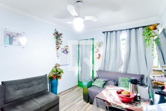 Sala de casa de condomínio para alugar com 2 quartos, 41m² em Jardim Santo Expedito, Guarulhos