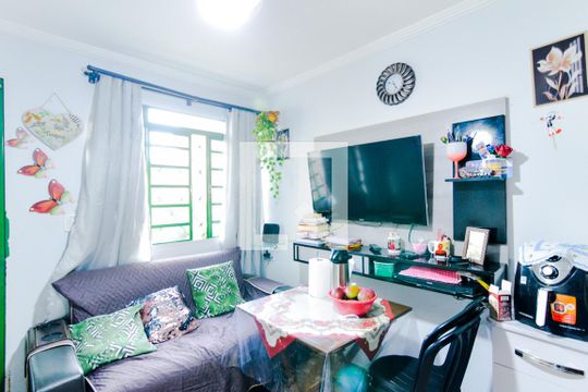 Sala de casa de condomínio para alugar com 2 quartos, 41m² em Jardim Santo Expedito, Guarulhos