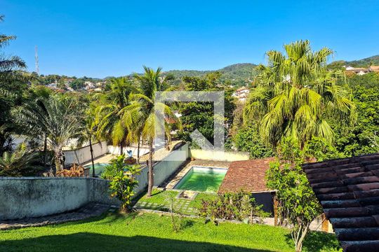 Sala de casa de condomínio para alugar com 4 quartos, 390m² em Badu, Niterói