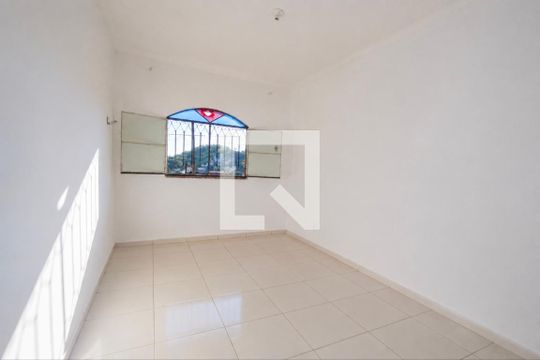 Quarto de casa para alugar com 2 quartos, 60m² em Alcantara, São Gonçalo