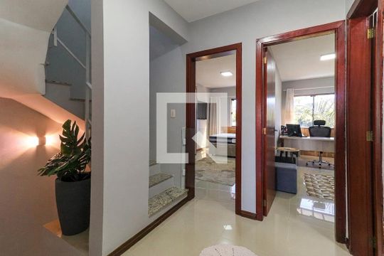 Corredor de casa à venda com 3 quartos, 133m² em Hípica, Porto Alegre