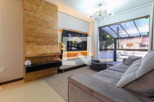 Sala de casa à venda com 3 quartos, 133m² em Hípica, Porto Alegre