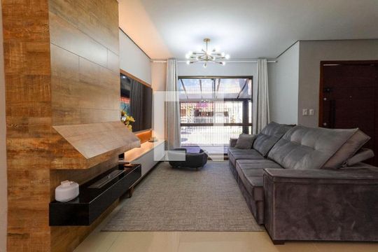 Sala de casa à venda com 3 quartos, 133m² em Hípica, Porto Alegre