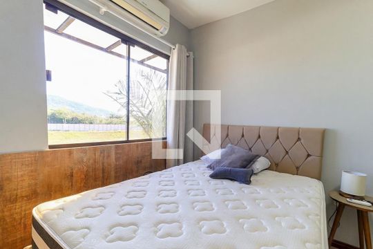 Quarto de casa à venda com 3 quartos, 133m² em Hípica, Porto Alegre