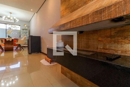 Sala de casa à venda com 3 quartos, 133m² em Hípica, Porto Alegre