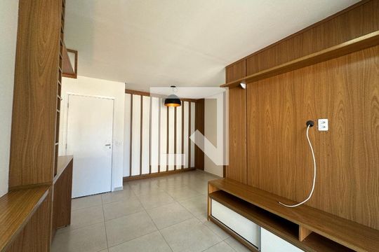 Sala de apartamento à venda com 3 quartos, 73m² em Tamboré, Barueri