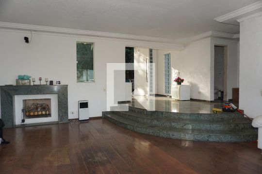 Sala de TV de casa de condomínio para alugar com 6 quartos, 3000m² em Jardim Iolanda, Embu das Artes