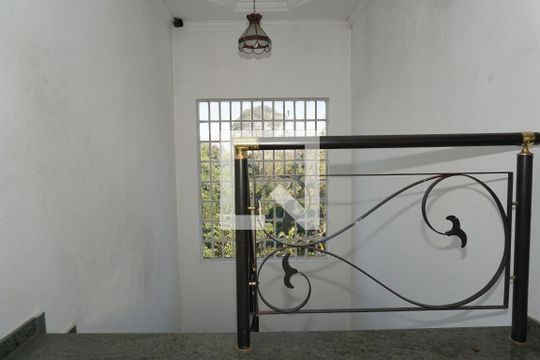 Escada de casa de condomínio para alugar com 6 quartos, 3000m² em Jardim Iolanda, Embu das Artes